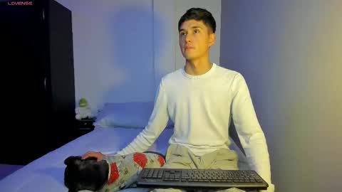 Snapshot of thiagowells_ chatting on October 2025 08:17:02 PM Thiago Wells online show from October 2025 08:17:02 PM