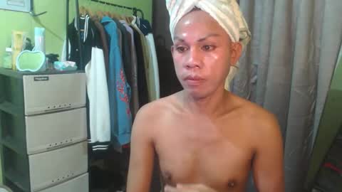 Snapshot of thick_bigcock13 chatting on September 2025 12:49:01 AM gil online show from September 2025 12:49:01 AM