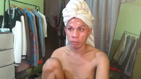 Snapshot of thick_bigcock13 chatting on October 2025 12:30:01 AM gil online show from October 2025 12:30:01 AM