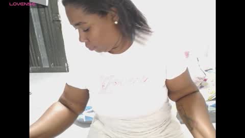 Snapshot of thickebonymilf chatting on December 2025 01:21:02 AM XIOMARA online show from December 2025 01:21:02 AM