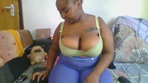 Snapshot of thickie_ chatting on November 2025 04:29:02 AM thickie_ online show from November 2025 04:29:02 AM