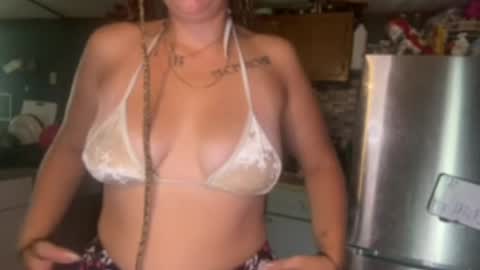 Snapshot of thickwhitegirl421bunny chatting on August 2026 02:41:02 PM thickwhitegirl421bunny online show from August 2026 02:41:02 PM
