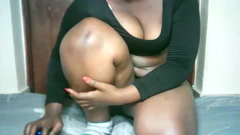 Snapshot of thickybabe_05 chatting on February 2025 05:57:02 AM thickybabe_05 online show from February 2025 05:57:02 AM