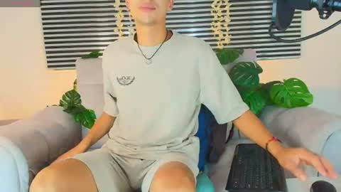 Snapshot of thiiagosaeenz chatting on June 2026 08:24:01 PM Thiago Saenzz online show from June 2026 08:24:01 PM