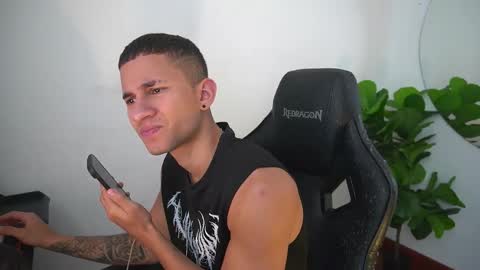 thin_tommy11 online show from December 2025 07:22:01 PM