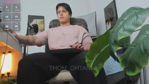 Snapshot of thom_ohtani chatting on May 2026 09:43:01 PM thom_ohtani online show from May 2026 09:43:01 PM