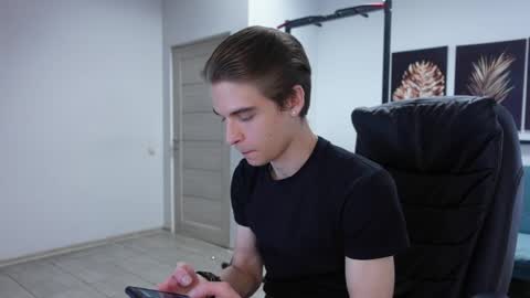 Snapshot of thomas_brons chatting on June 2026 01:50:02 PM THOMAS BRONS online show from June 2026 01:50:02 PM