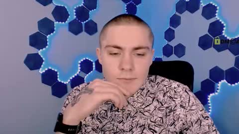 thomas_crow online show from November 2025 09:41:02 AM