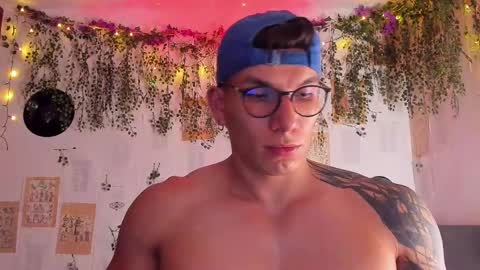 Thomas Grey online show from February 2025 01:00:01 AM