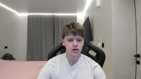 Tomas online show from April 2026 02:01:01 AM