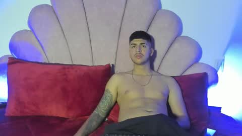 Snapshot of thomasblaze chatting on September 2025 10:08:01 AM thomas online show from September 2025 10:08:01 AM