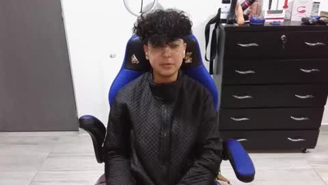 Snapshot of thomascooper_cams chatting on February 2025 12:19:01 AM VALERIA online show from February 2025 12:19:01 AM