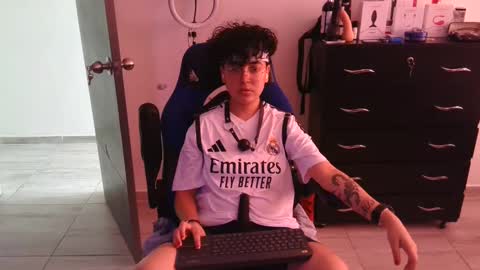 Snapshot of thomascooper_cams chatting on February 2025 08:10:01 PM VALERIA online show from February 2025 08:10:01 PM