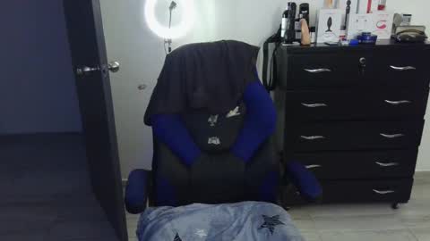 Snapshot of thomascooper_cams chatting on February 2025 11:21:02 PM VALERIA online show from February 2025 11:21:02 PM