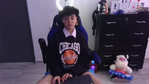 Snapshot of thomascooper_cams chatting on March 2025 07:54:01 PM VALERIA online show from March 2025 07:54:01 PM