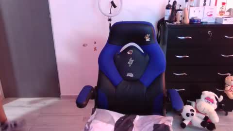 Snapshot of thomascooper_cams chatting on November 2025 07:49:02 PM VALERIA online show from November 2025 07:49:02 PM