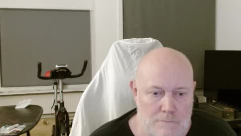 thomash32 online show from September 2025 08:52:02 PM