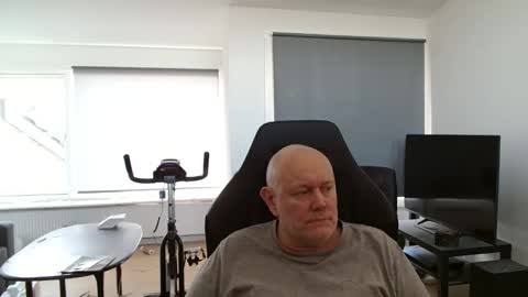 thomash32 online show from September 2025 11:44:02 AM