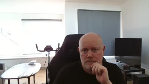 thomash32 online show from September 2025 12:53:01 PM