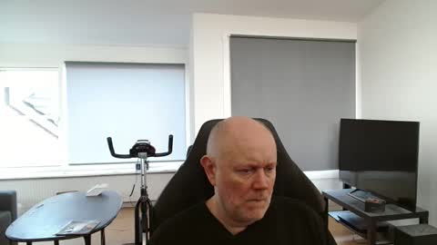 thomash32 online show from October 2025 08:35:01 AM