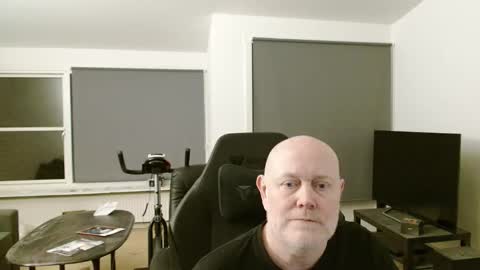 thomash32 online show from October 2025 06:52:02 PM