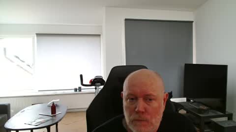 thomash32 online show from October 2025 10:47:02 AM