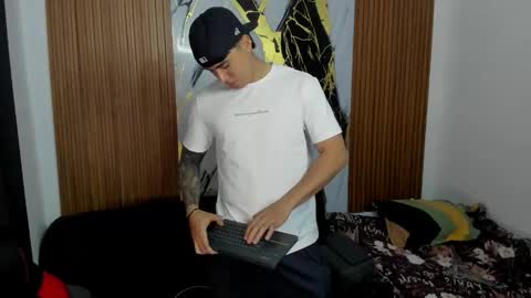 thomson_hot01 online show from January 2026 05:32:01 AM