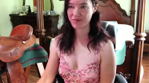 Snapshot of thornbury_rose chatting on May 2026 04:37:01 PM ThornburyRose online show from May 2026 04:37:01 PM