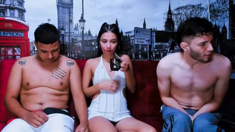 Snapshot of threesome_sexy chatting on January 2025 10:10:01 AM BRITHANY BRYAN ALEX online show from January 2025 10:10:01 AM