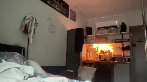 throatyygoat online show from November 2025 05:00:01 PM