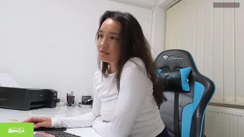 tia_j online show from February 2026 06:02:02 PM