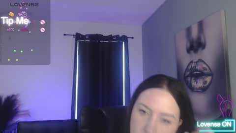 Tia Bella online show from November 2025 07:57:01 PM