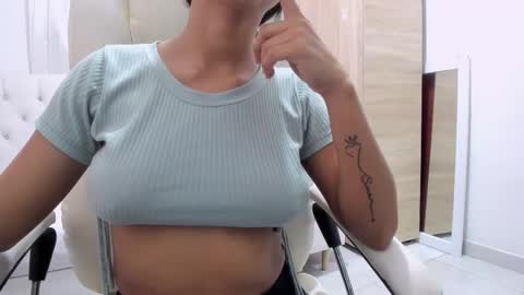 Snapshot of tiana_glowxxx chatting on October 2025 12:01:02 PM Tiana online show from October 2025 12:01:02 PM