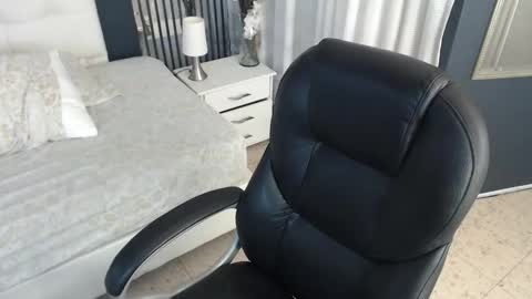 Snapshot of tiana_scot chatting on February 2026 11:58:01 AM LIA online show from February 2026 11:58:01 AM