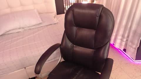 Snapshot of tiana_scot chatting on February 2026 12:45:01 PM LIA online show from February 2026 12:45:01 PM