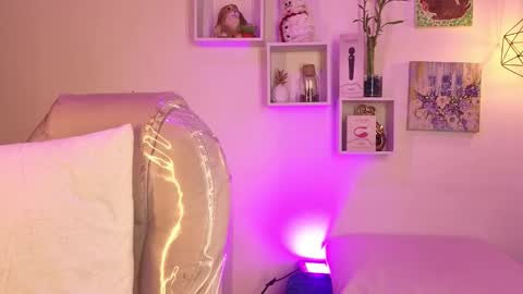 Tiarha online show from November 2025 05:32:02 AM