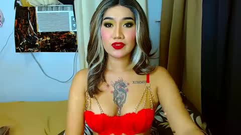 tiarrafoxs online show from December 2024 06:12:01 PM