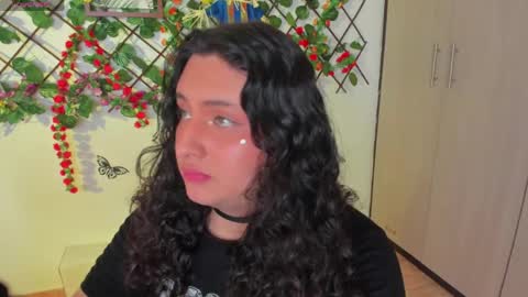 Snapshot of tich___ chatting on May 2026 05:42:02 PM tich___ online show from May 2026 05:42:02 PM