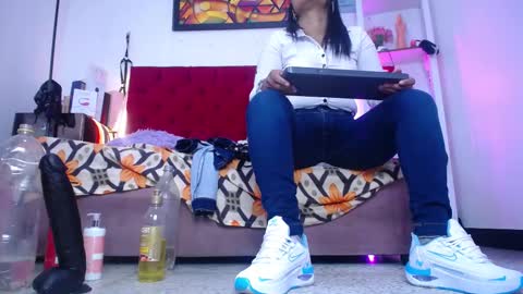 Tifanny Nails  online show from November 2025 01:44:02 PM