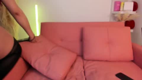 Tiffany online show from March 2026 04:18:01 AM