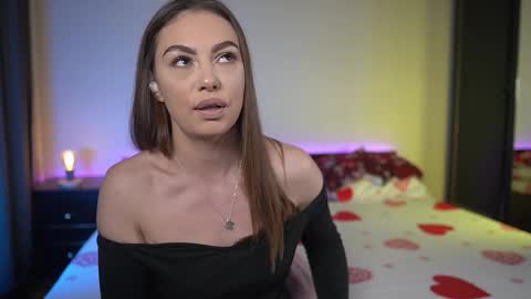 Tiffany online show from November 2025 09:58:01 PM