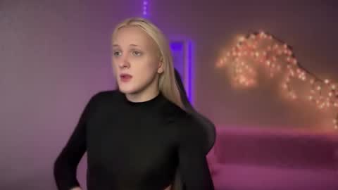 Amira online show from October 2025 10:27:01 AM