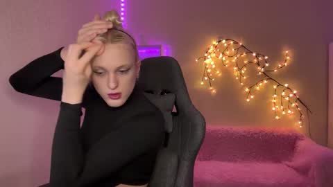 Amira online show from November 2025 09:31:01 AM