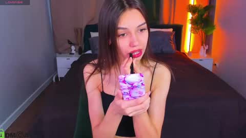 Tiffany online show from April 2026 01:03:01 AM