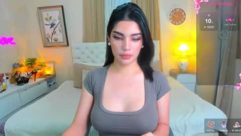 Tiffany online show from November 2025 09:59:01 PM