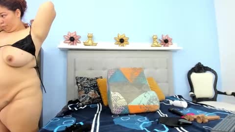 Snapshot of tiffany_hot19_ chatting on December 2025 01:44:02 AM tiffany online show from December 2025 01:44:02 AM