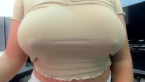 Snapshot of tiffany_teressa chatting on January 2025 08:16:02 PM tiffany theressa online show from January 2025 08:16:02 PM