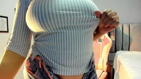 Snapshot of tiffany_teressa chatting on January 2025 08:37:02 PM tiffany theressa online show from January 2025 08:37:02 PM