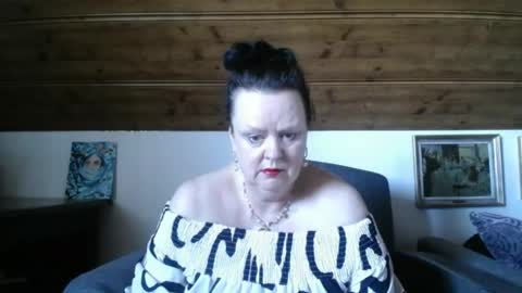 Snapshot of tiffanymature chatting on May 2026 09:38:02 AM TiffanyMature online show from May 2026 09:38:02 AM