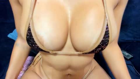 Snapshot of tiffanystone_ chatting on November 2025 03:18:02 PM Tiffany online show from November 2025 03:18:02 PM